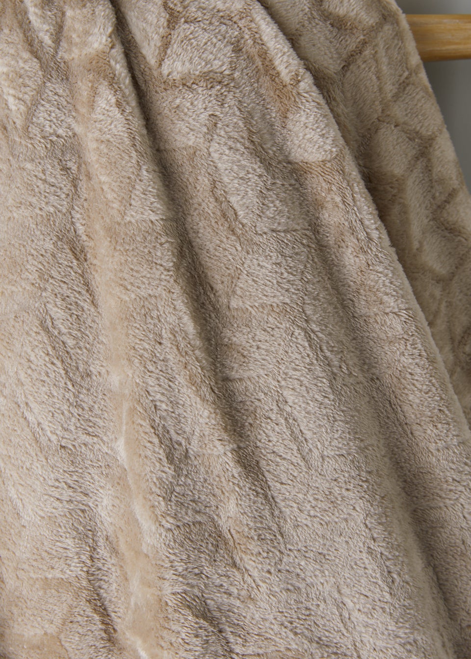 Beige Embossed Fleece Throw (200cm x 250cm)