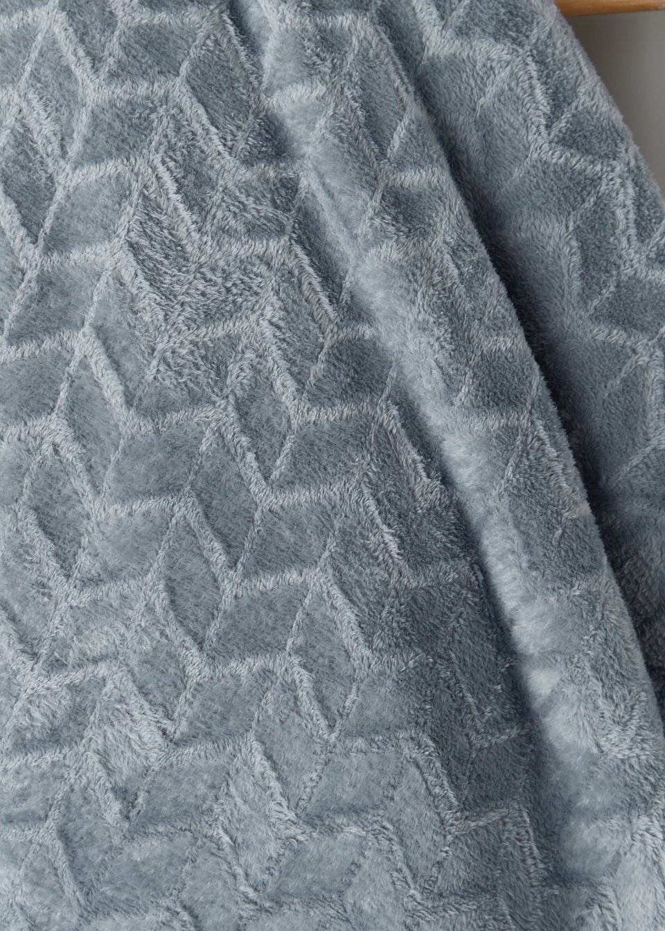 Grey Embossed Fleece Throw (200cm x 250cm)