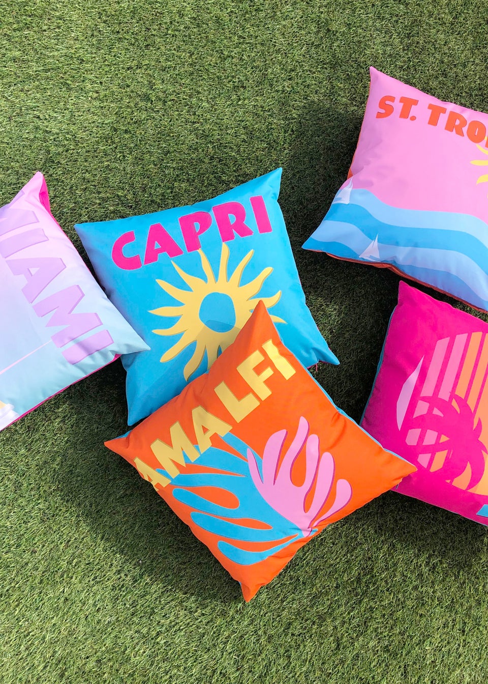 furn. Amalfi Outdoor Filled Cushion (43cm x 43cm x 8cm)