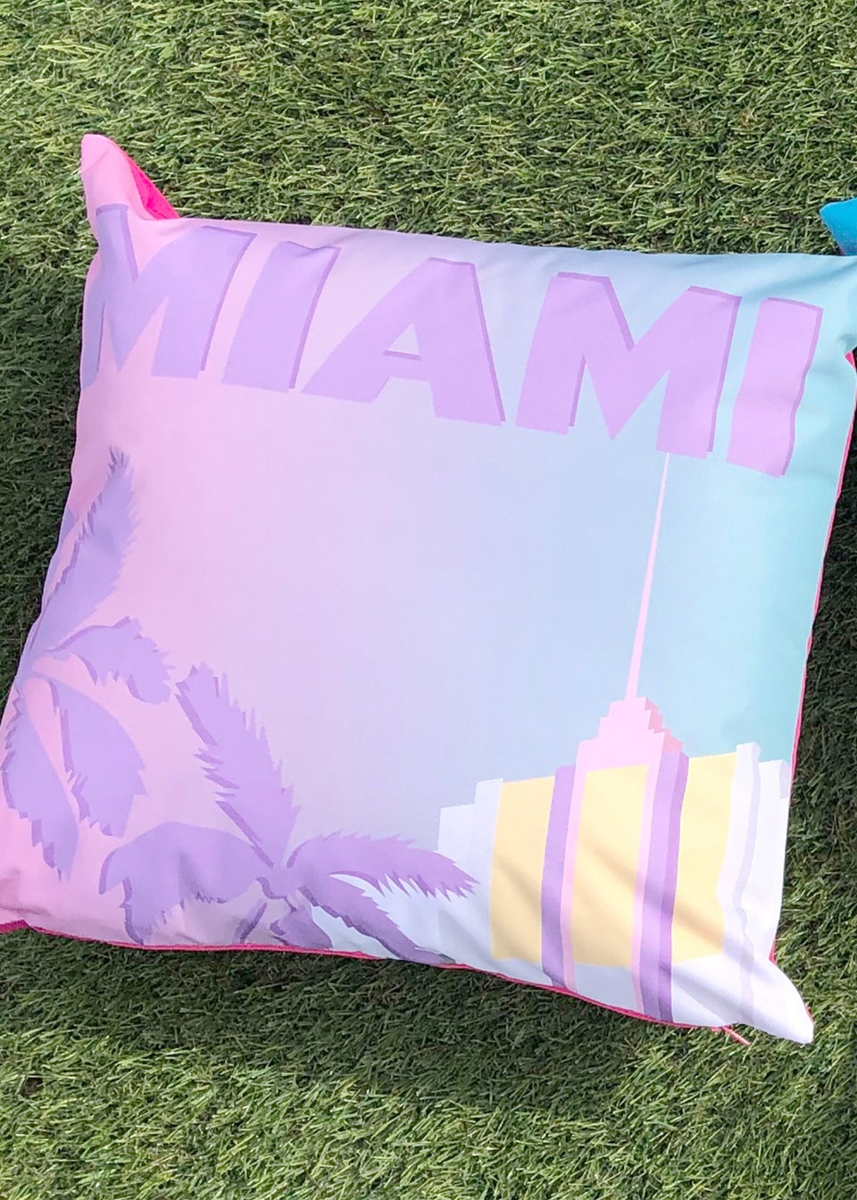 furn. Miami Outdoor Filled Cushion (43cm x 43cm x 8cm)