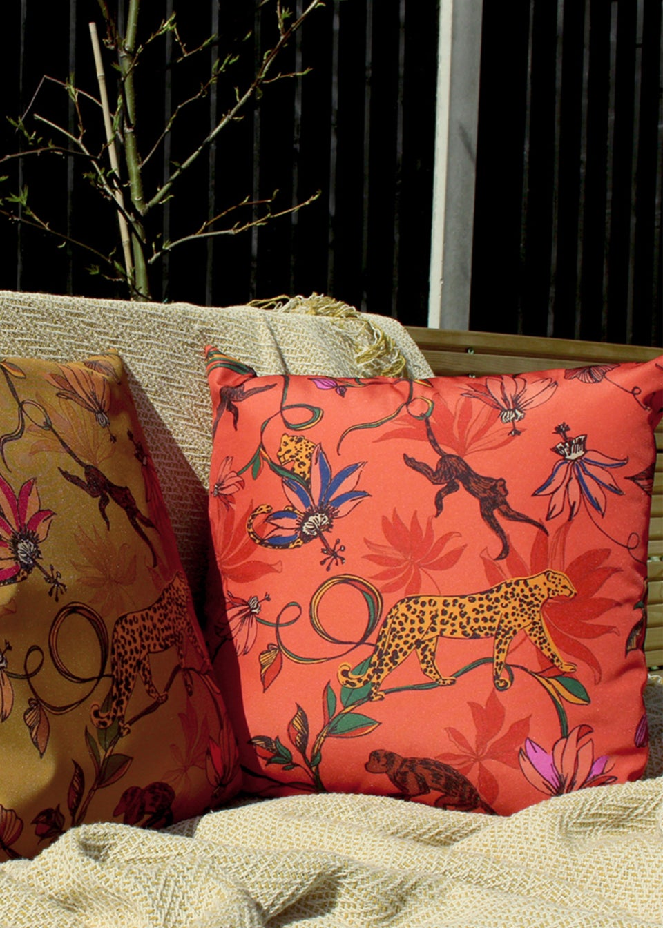 furn. Wildlife Outdoor Filled Cushion (43cm x 43cm x 8cm)