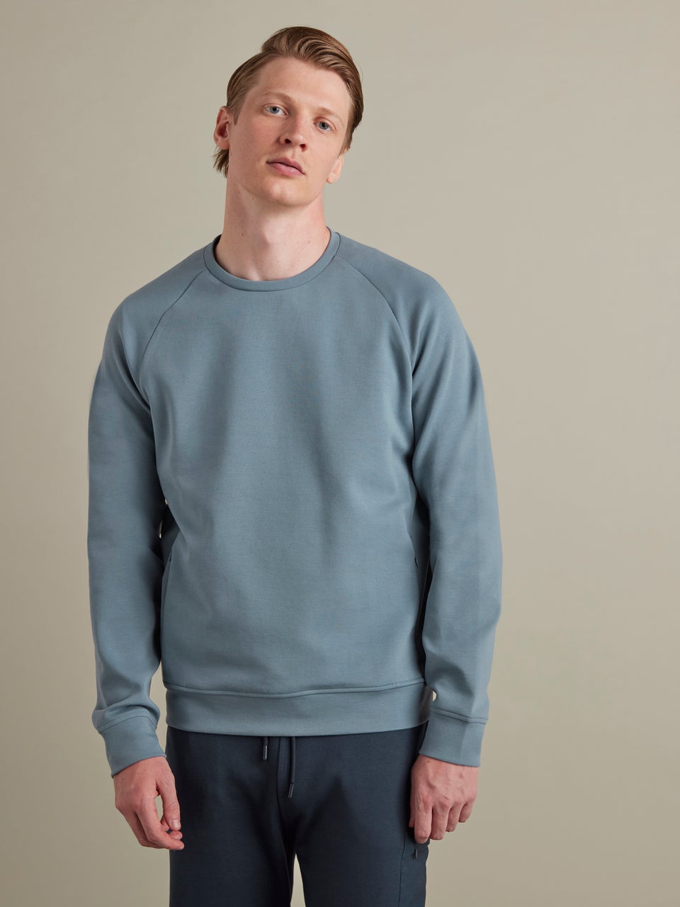 Premium Essentials Sweatshirt Blue
