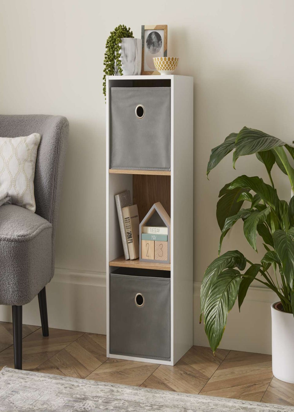 Three cube storage outlet unit