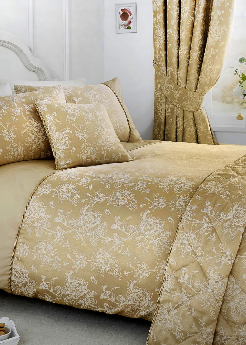 Dreams & Drapes Jasmine Cream Bedspread