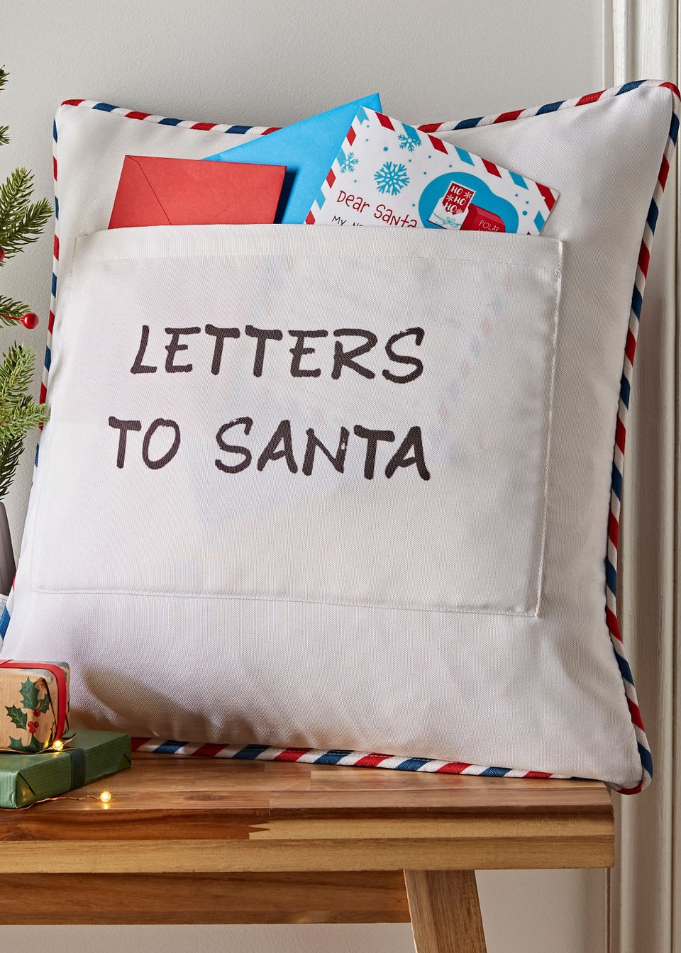 Catherine Lansfield Letters To Santa Cushion with pocket (43x43cm)