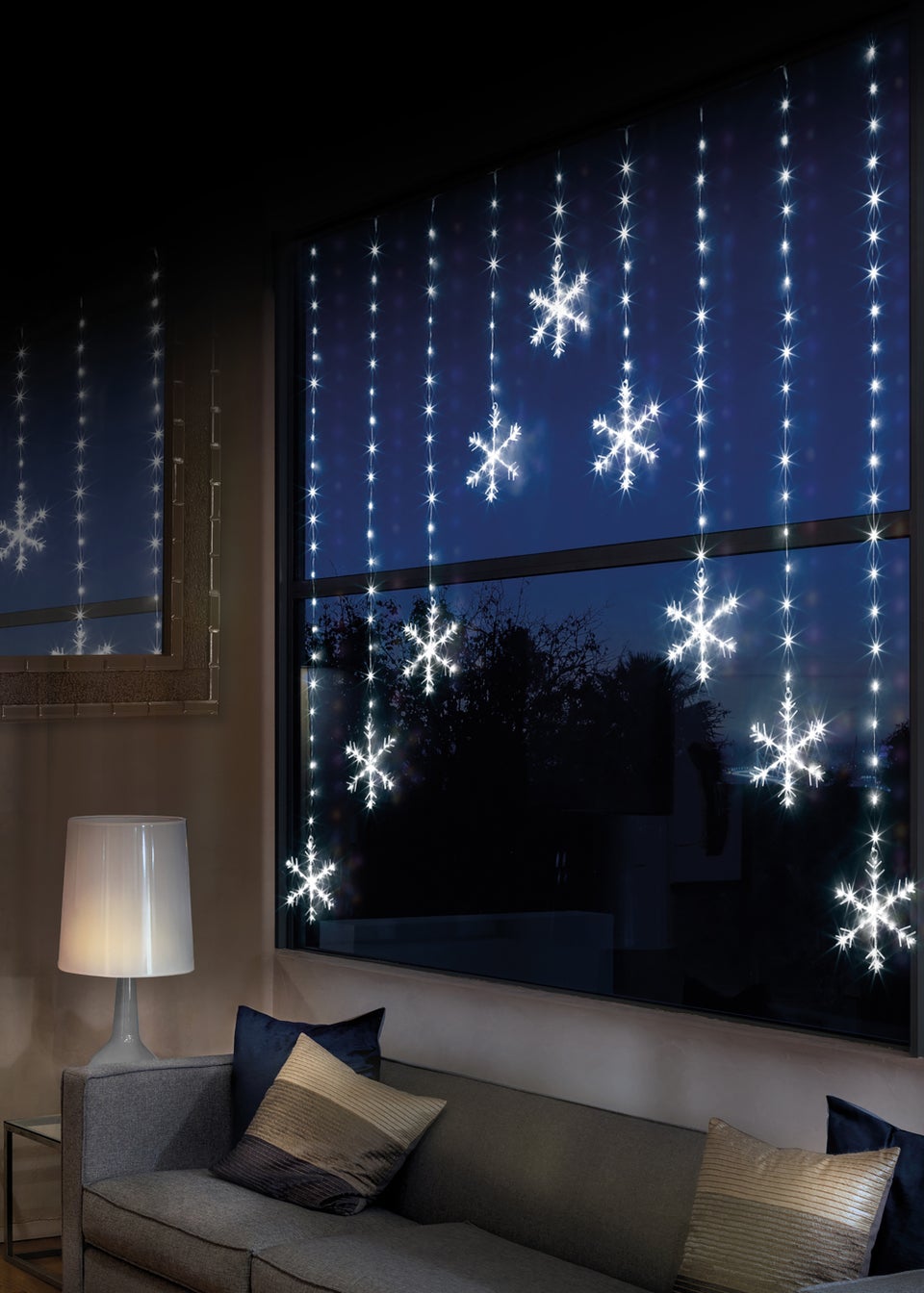 Premier Decorations 339 White LED Snowflake Curtain Light