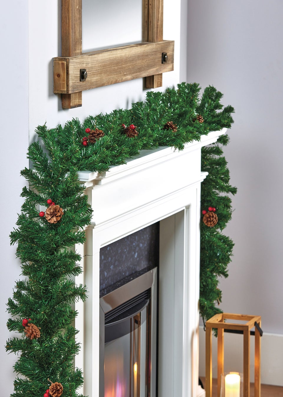 Premier Decoations 2.7m  Berry and Cone Garland