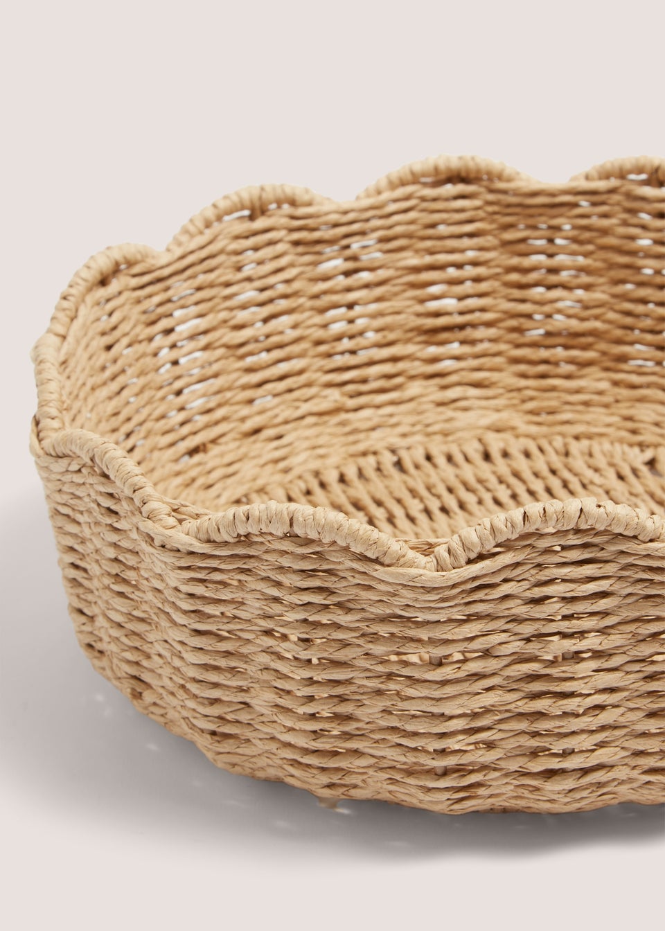 Retreat Scalloped Basket (27cm x 10cm)