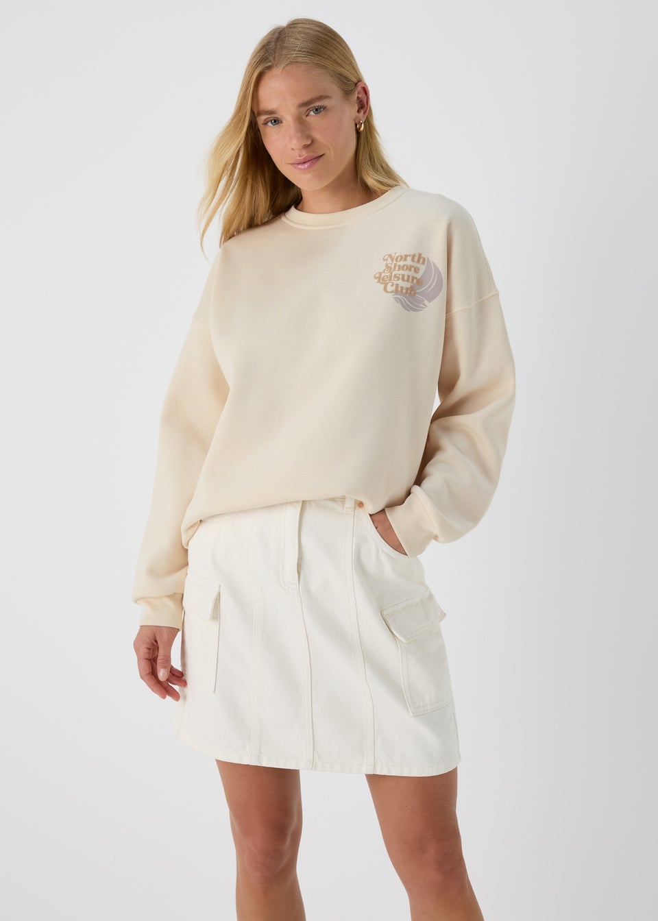 Cream colored sweatshirt hotsell