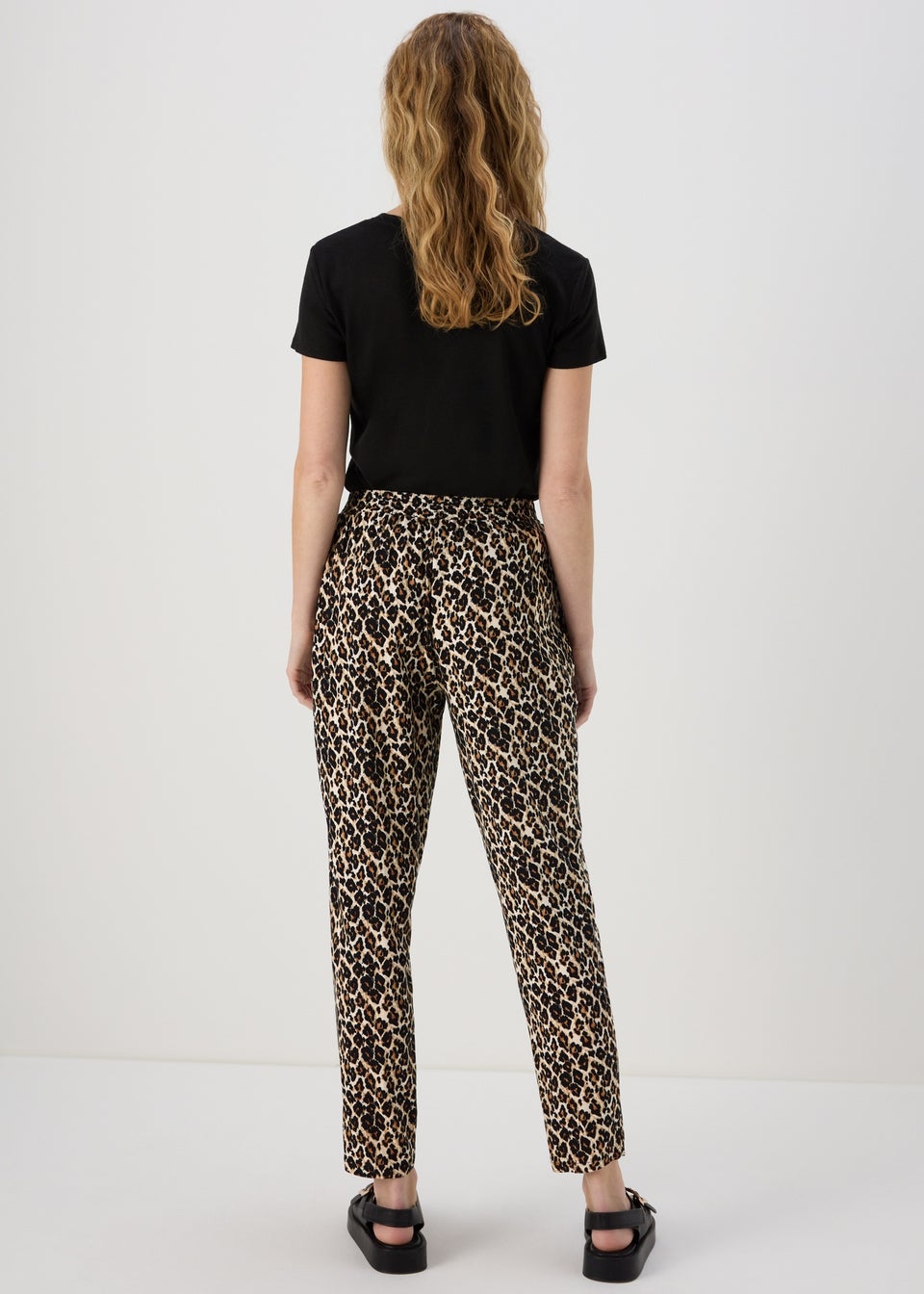 Lightweight, casual print trousers