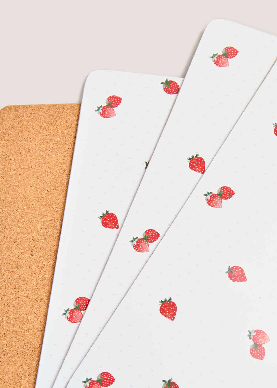 4 Pack Strawberry Placemats (29cm x 21.5cm x 1.5cm)