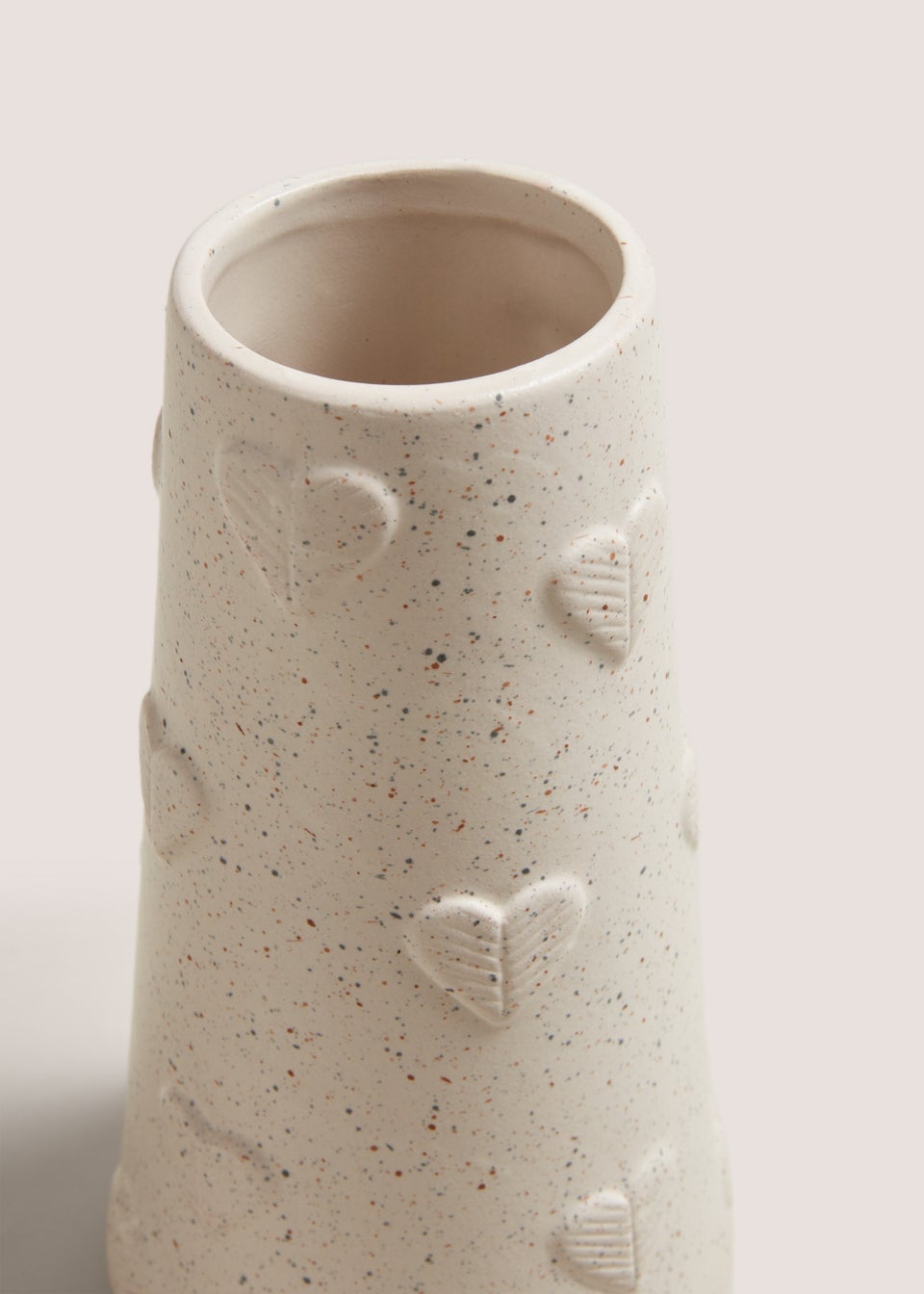 Beige Cottage Heart Embroidered Vase 
(21.5cm x11.3cm x 11.3cm)