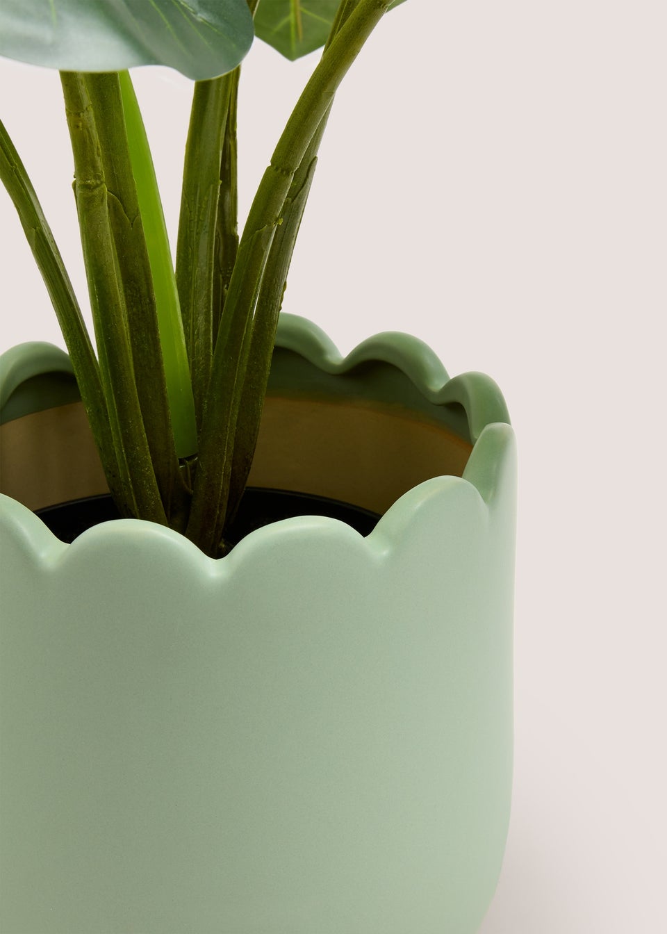 Outdoor Green Ceramic Scalloped Planter (20cm x 20cm x 20cm)