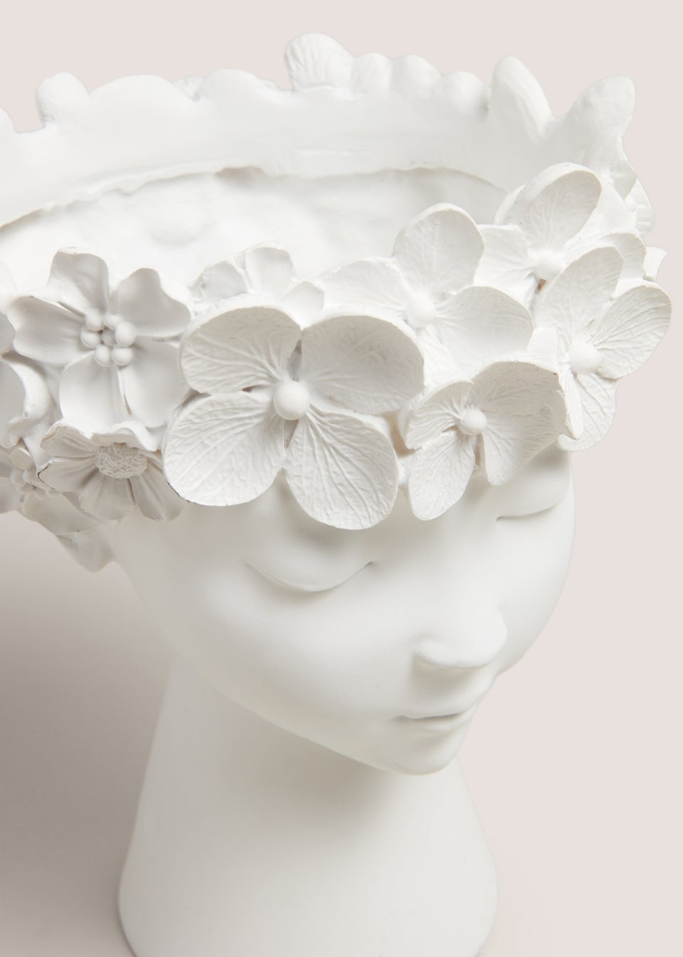 White Lady Head Ornament (24cm x 19cm x 19cm)