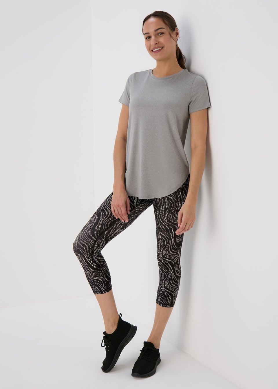 Souluxe Black Mono Printed Capri Leggings