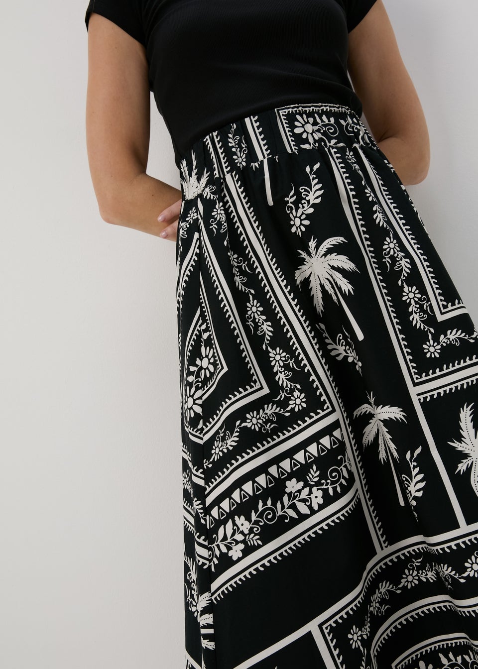 Black Mono Print Poplin Midi Skirt Matalan
