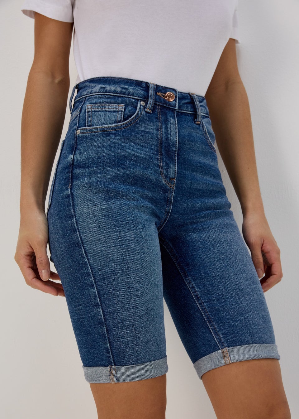 Papaya Petite Mid Wash Knee Shorts