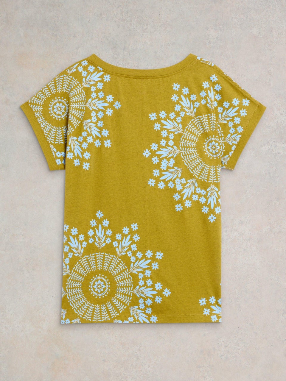 Nelly T-Shirt mit Keilausschnitt