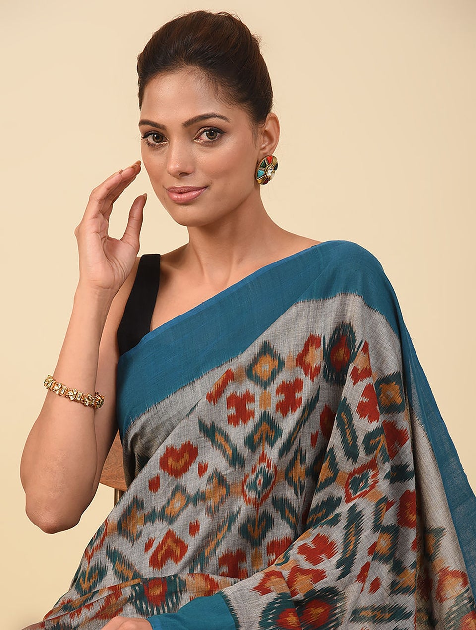 Women Multicolor Handwoven Ikat Cotton Saree