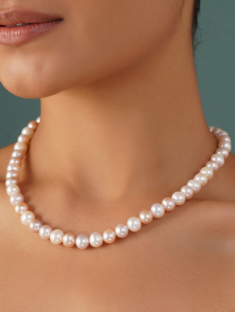 Women Dual Tone Freshwater Pearl Short Necklace