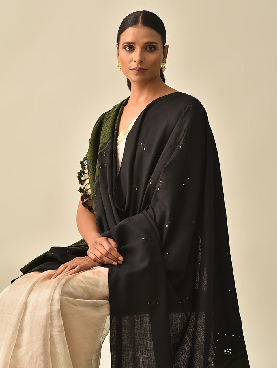 Women Black Handwoven Bhujodi Wool Shawl