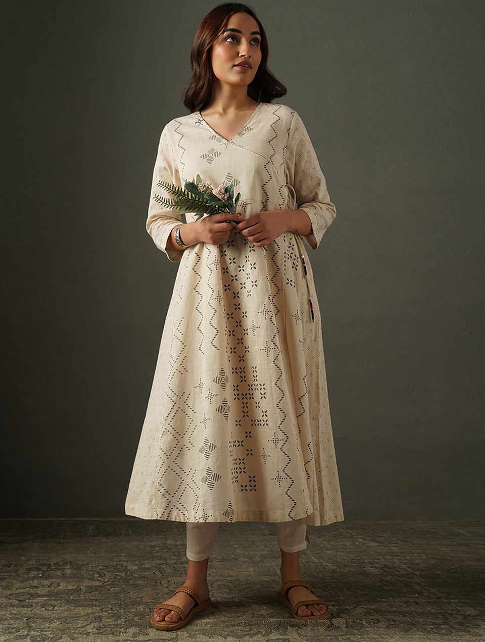 Women Ivory Cotton Round Neck Loose Fit Kurta