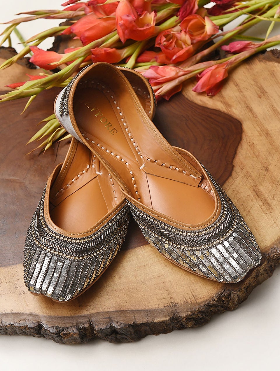 Women Grey Handcrafted Sequinned Leather Juttis