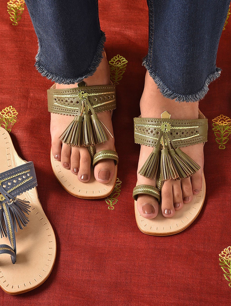 Women Olive Green Handcrafted Leather Kolhapuri Flats