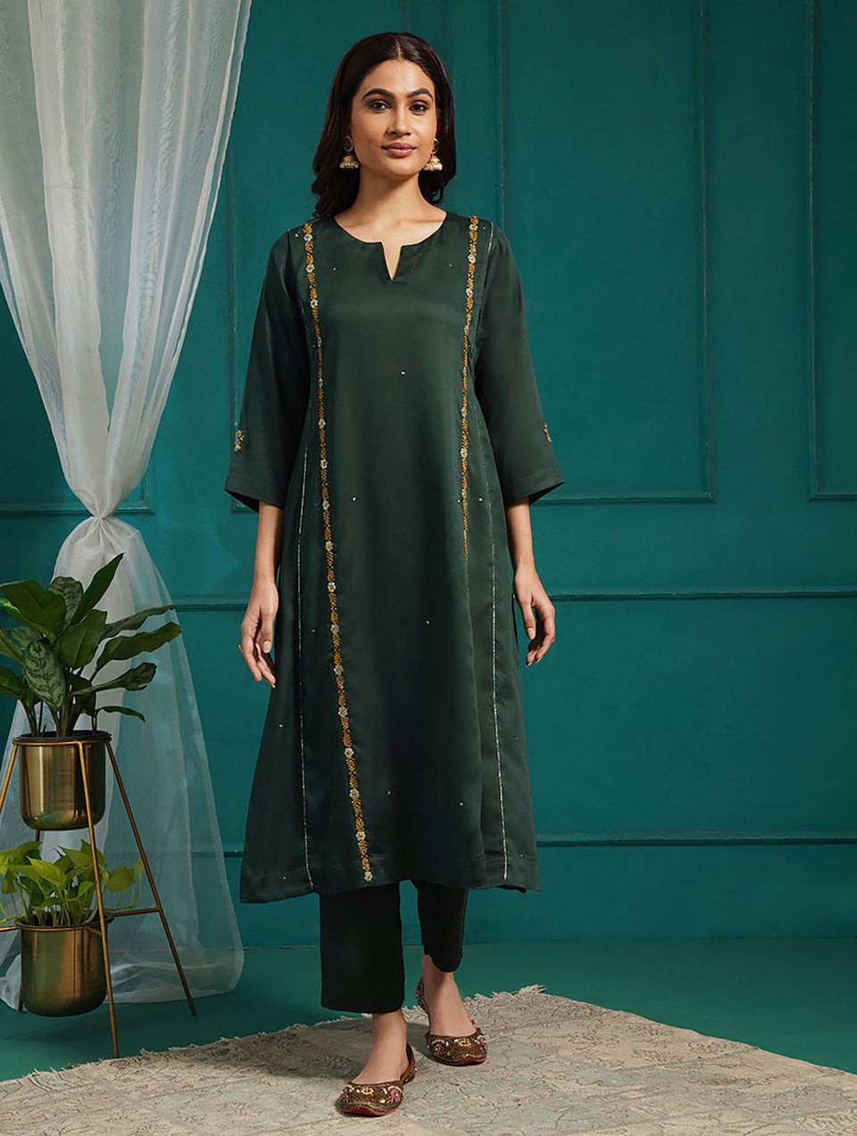 Women Emerald Green Modal Embroidered Round Neck Straight Kurta With Pant