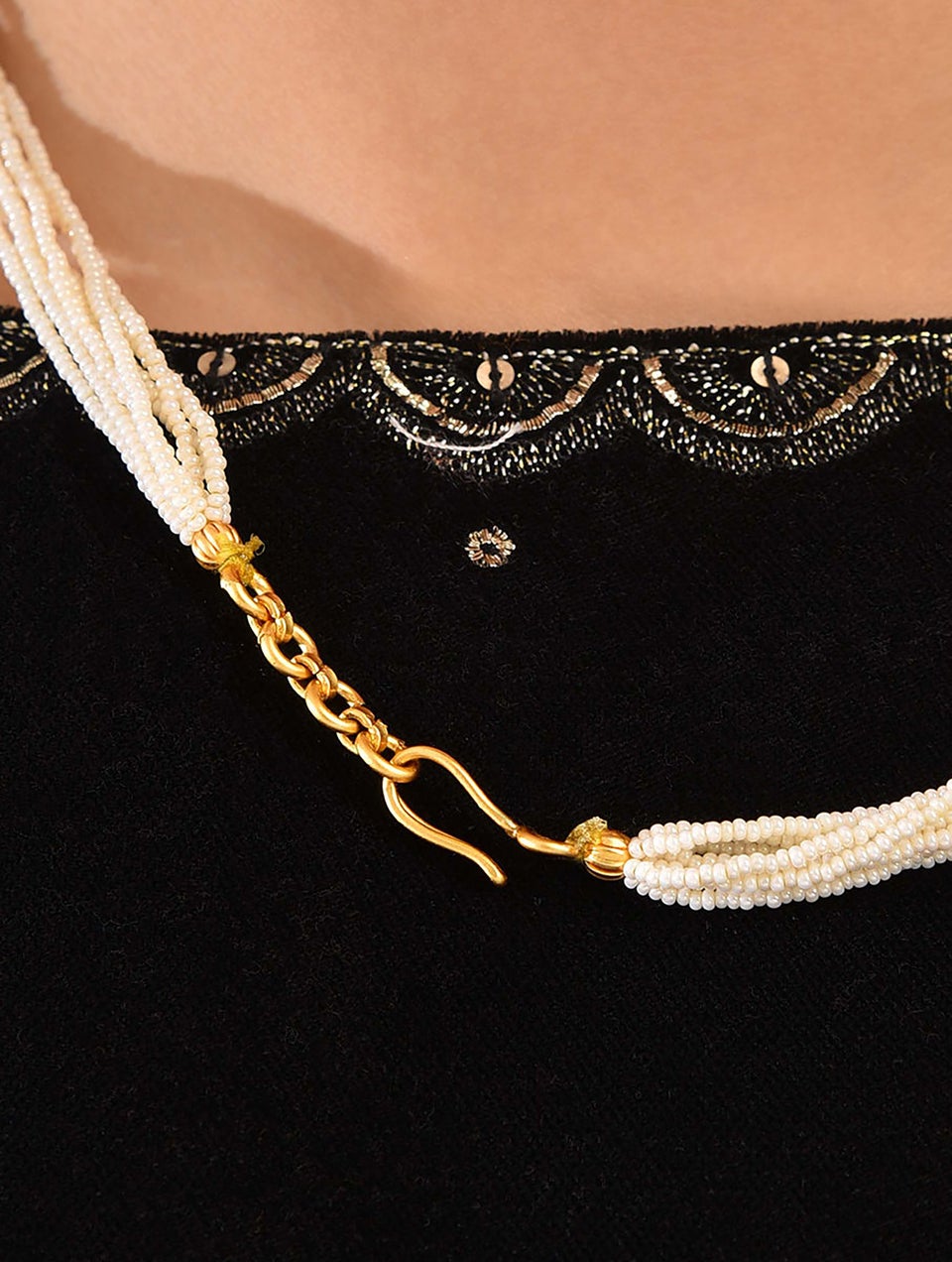 Women White Gold Tone Kundan Necklace With Jhumki Earrings