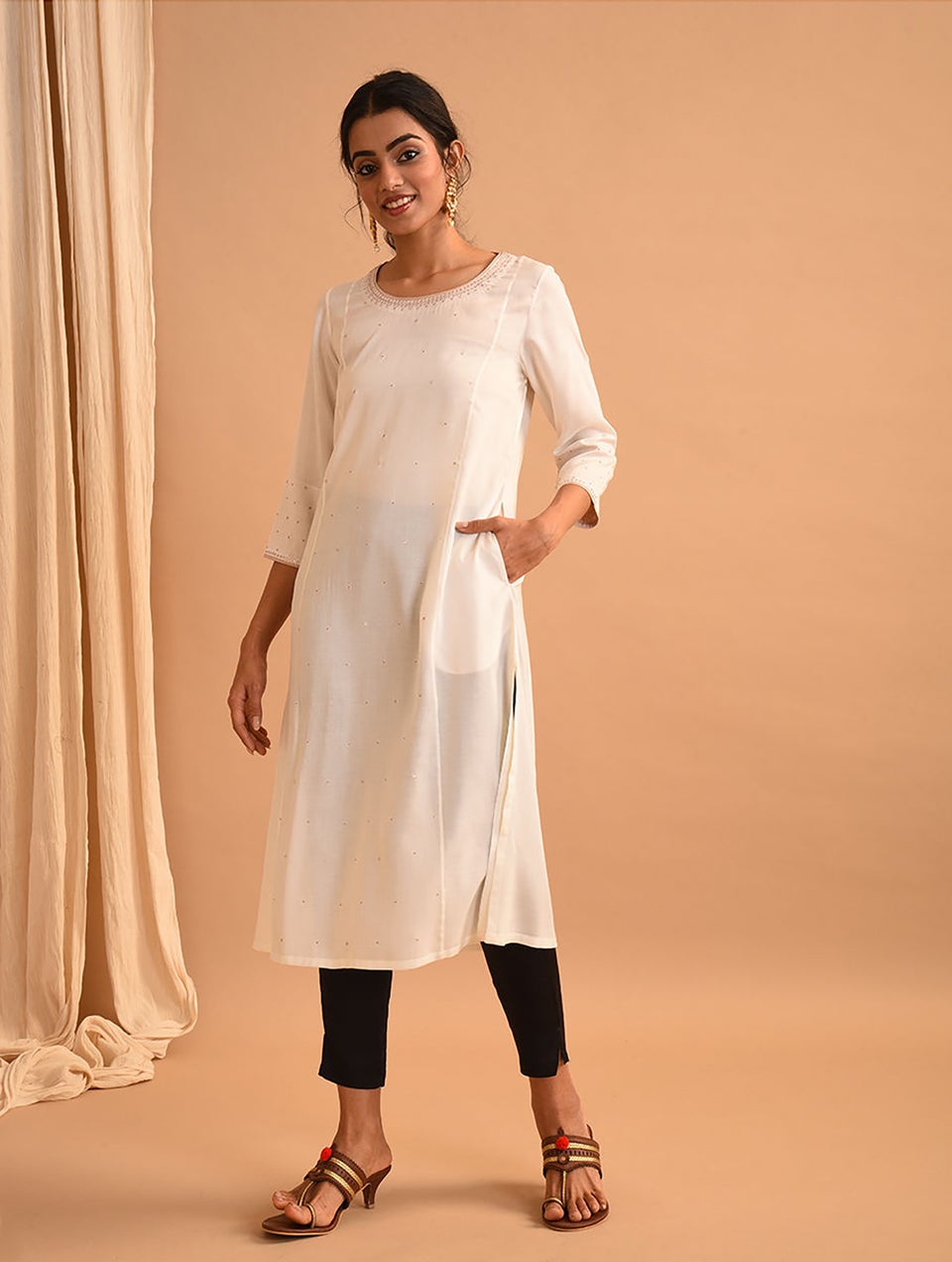 Women Black Modal Solid Ankle Length Regular Fit Pant