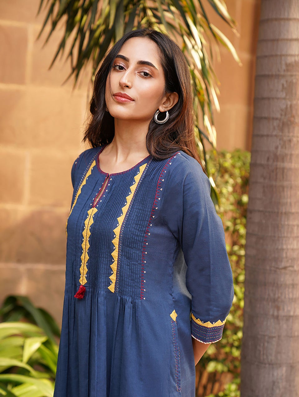 Women Indigo Blue Cotton Applique Round Neck Flared Kurta - S