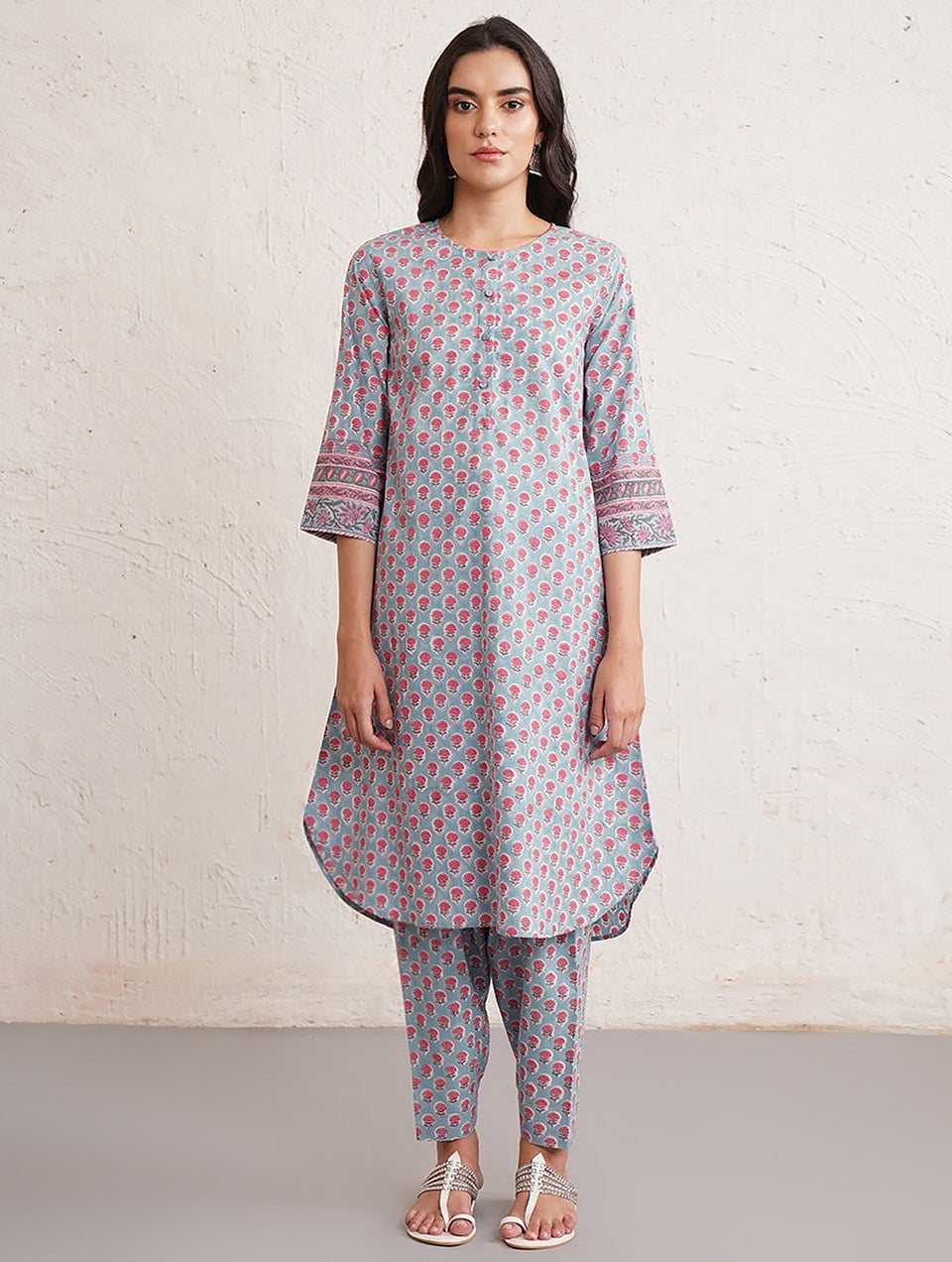 Women Blue Cotton Block Print Round Neck Straight Fit Kurta - XS