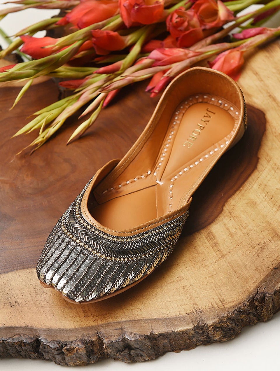 Women Grey Handcrafted Sequinned Leather Juttis