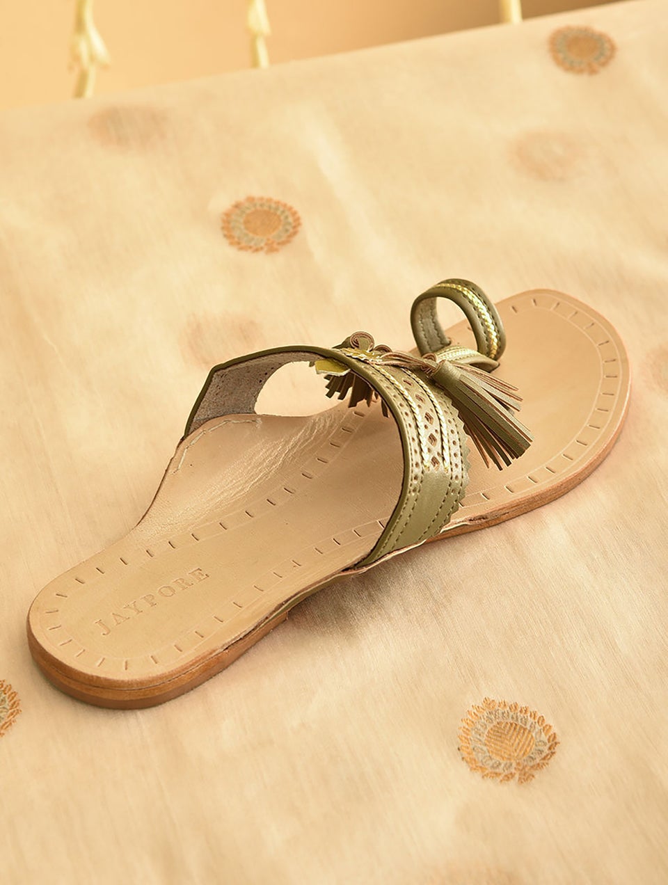 Women Olive Green Handcrafted Leather Kolhapuri Flats