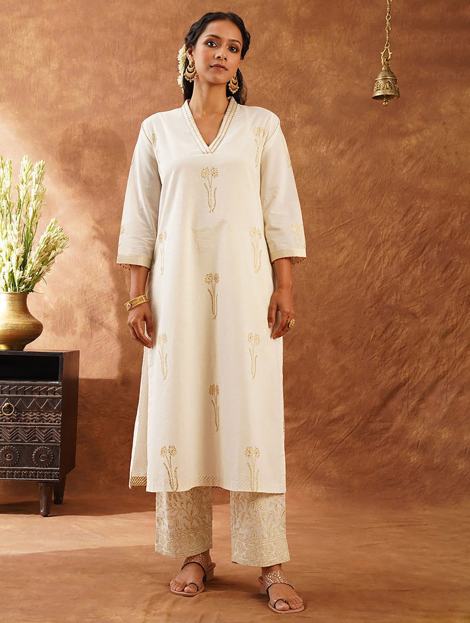 Women Ivory Cotton Khadi V Neck Straight Fit Kurta - XS