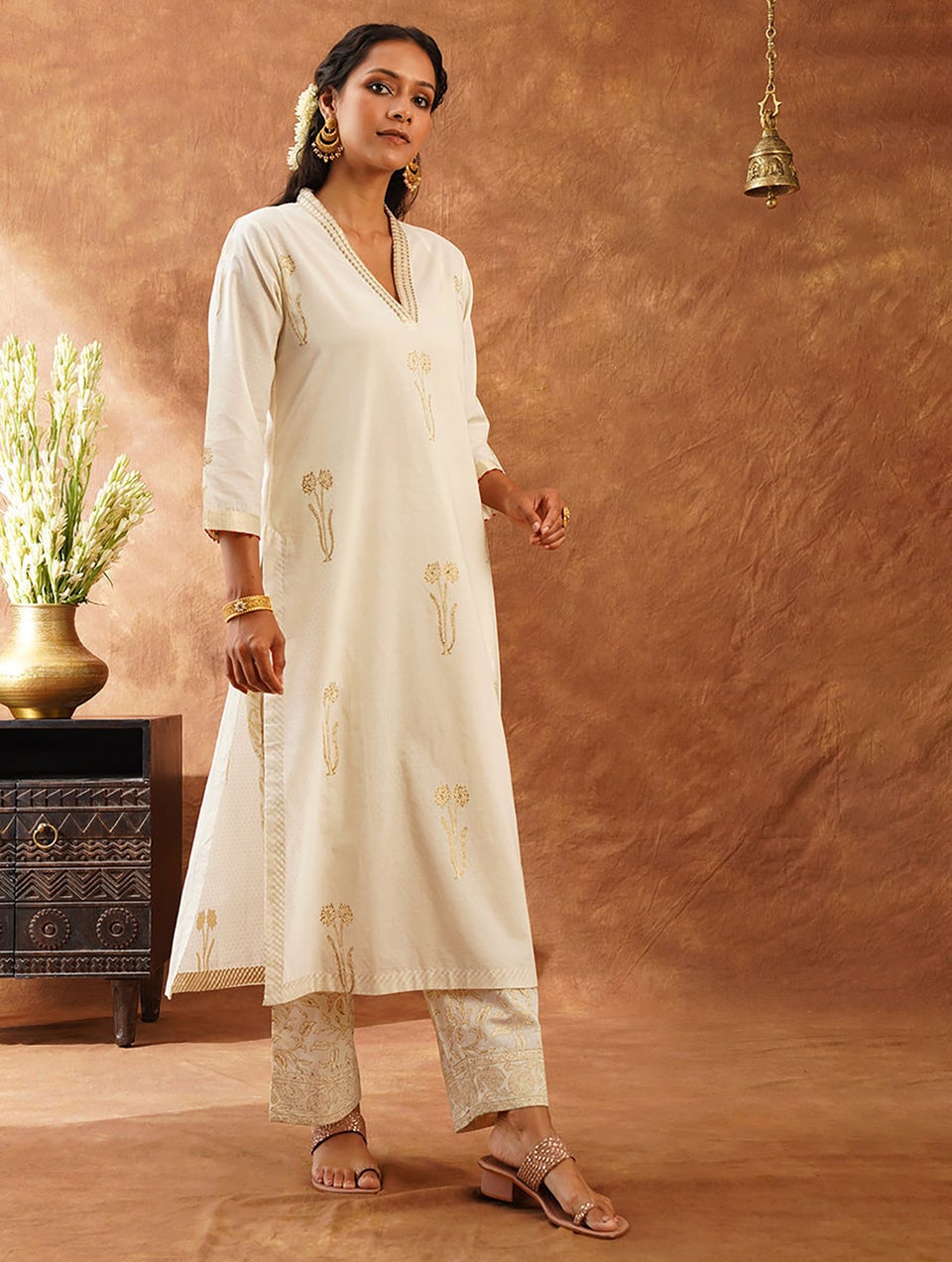 Women Ivory Cotton Khadi V Neck Straight Fit Kurta - XS