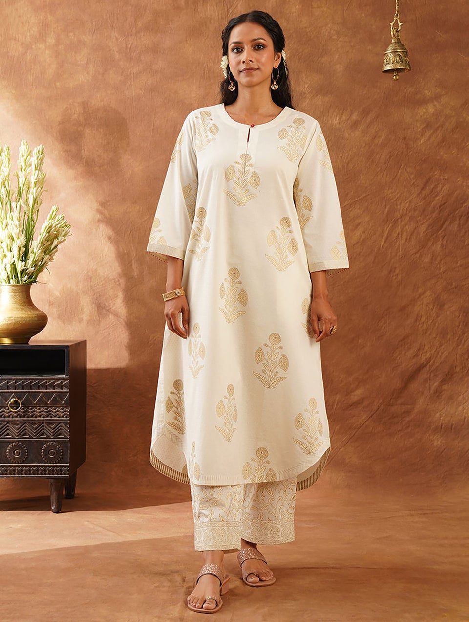 Women Ivory Cotton Khadi Round Neck Loose Fit Kurta - XS