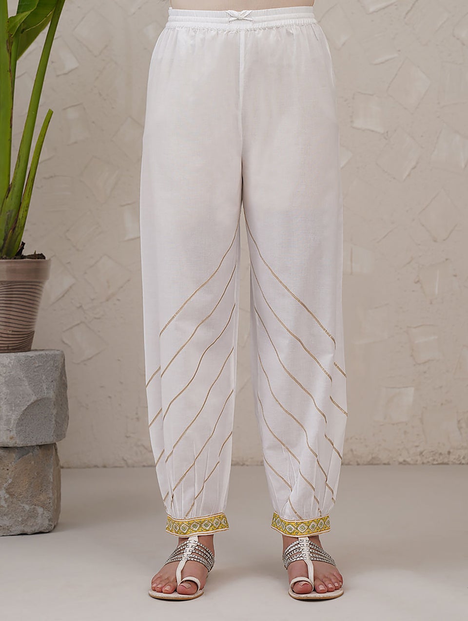 Women Multicolour Cotton Solid Ankle Length Regular Fit Pant - XS