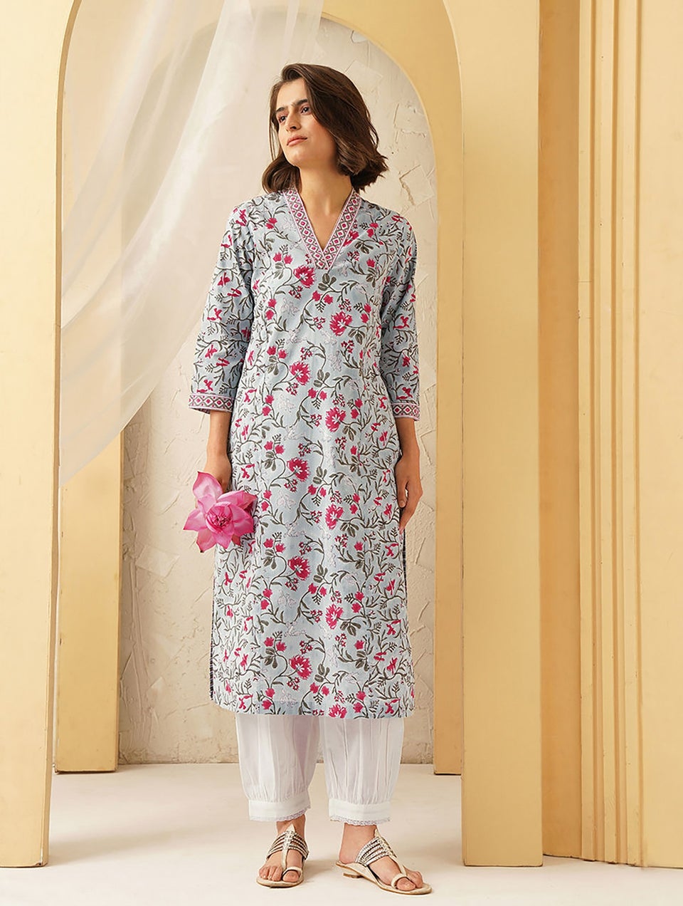 Women Blue Cotton Block Print V Neck Straight Fit Kurta