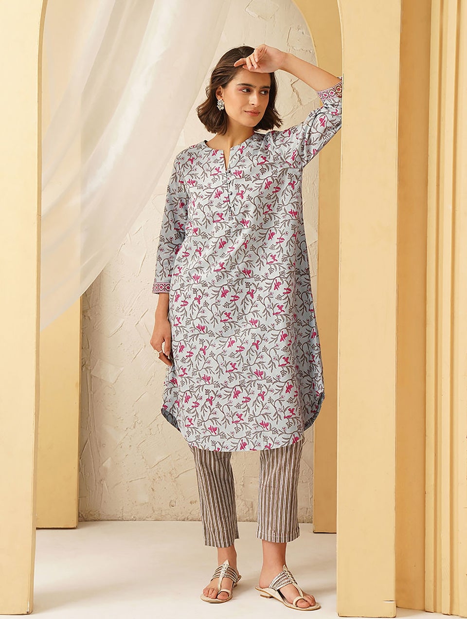 Women Blue Cotton Block Print V Neck Regular Fit Kurta