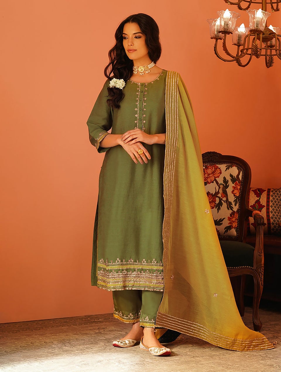 Women Green Viscose Linen Gota Patti Round Neck Straight Kurta With Pant