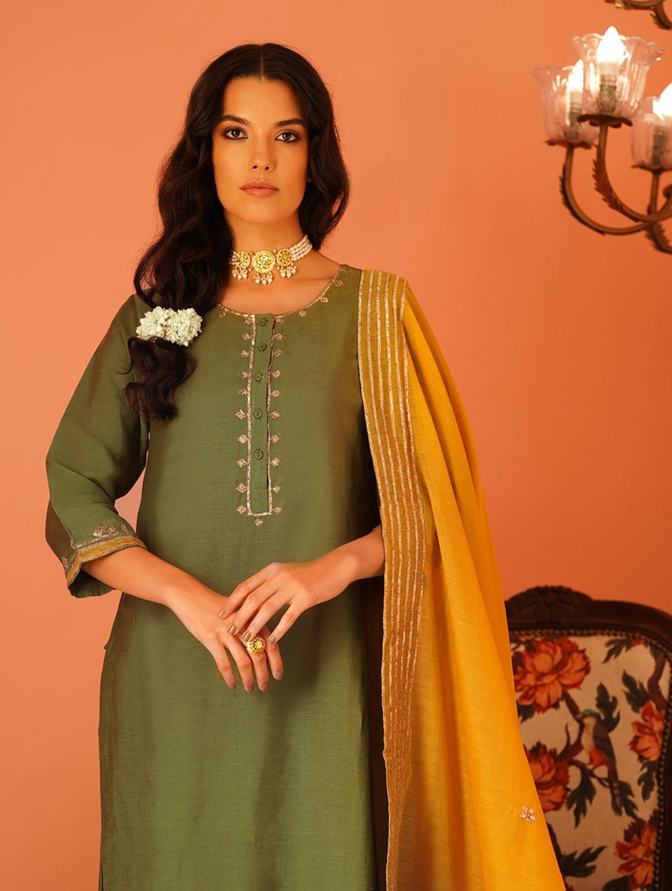Women Green Viscose Linen Gota Patti Round Neck Straight Kurta With Pant