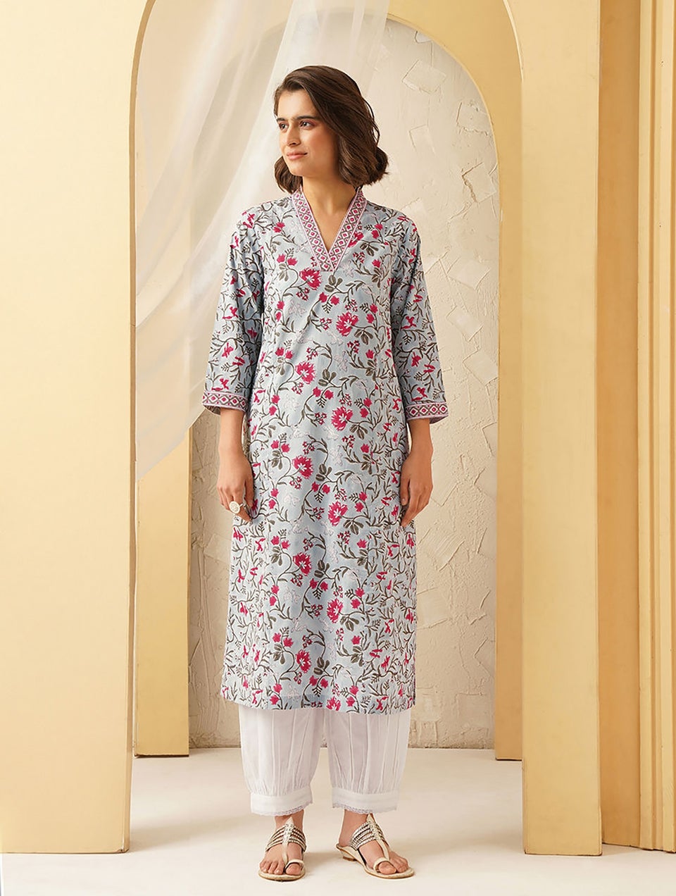 Women Blue Cotton Block Print V Neck Straight Fit Kurta - M