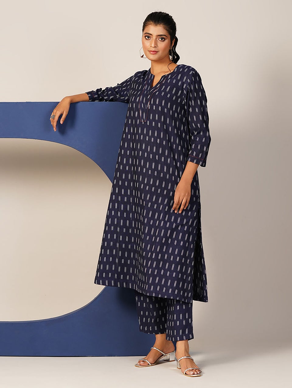 Women Blue Cotton Ikat Round Neck Regular Fit Kurta - XS