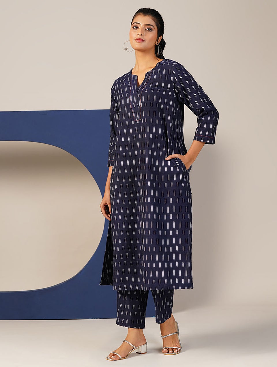 Women Blue Cotton Ikat Round Neck Regular Fit Kurta - XS