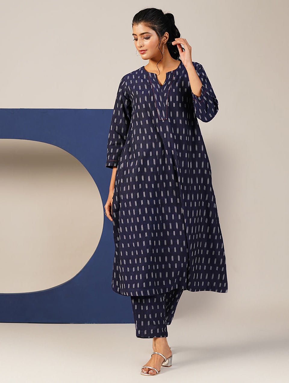 Women Blue Cotton Ikat Round Neck Regular Fit Kurta - XS