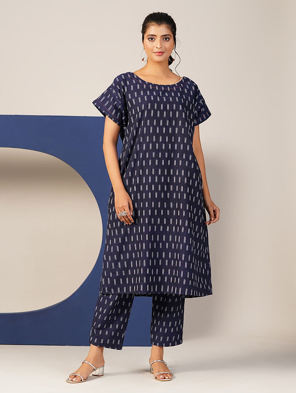 Women Blue Cotton Ikat Round Neck Regular Fit Kurta - S-M