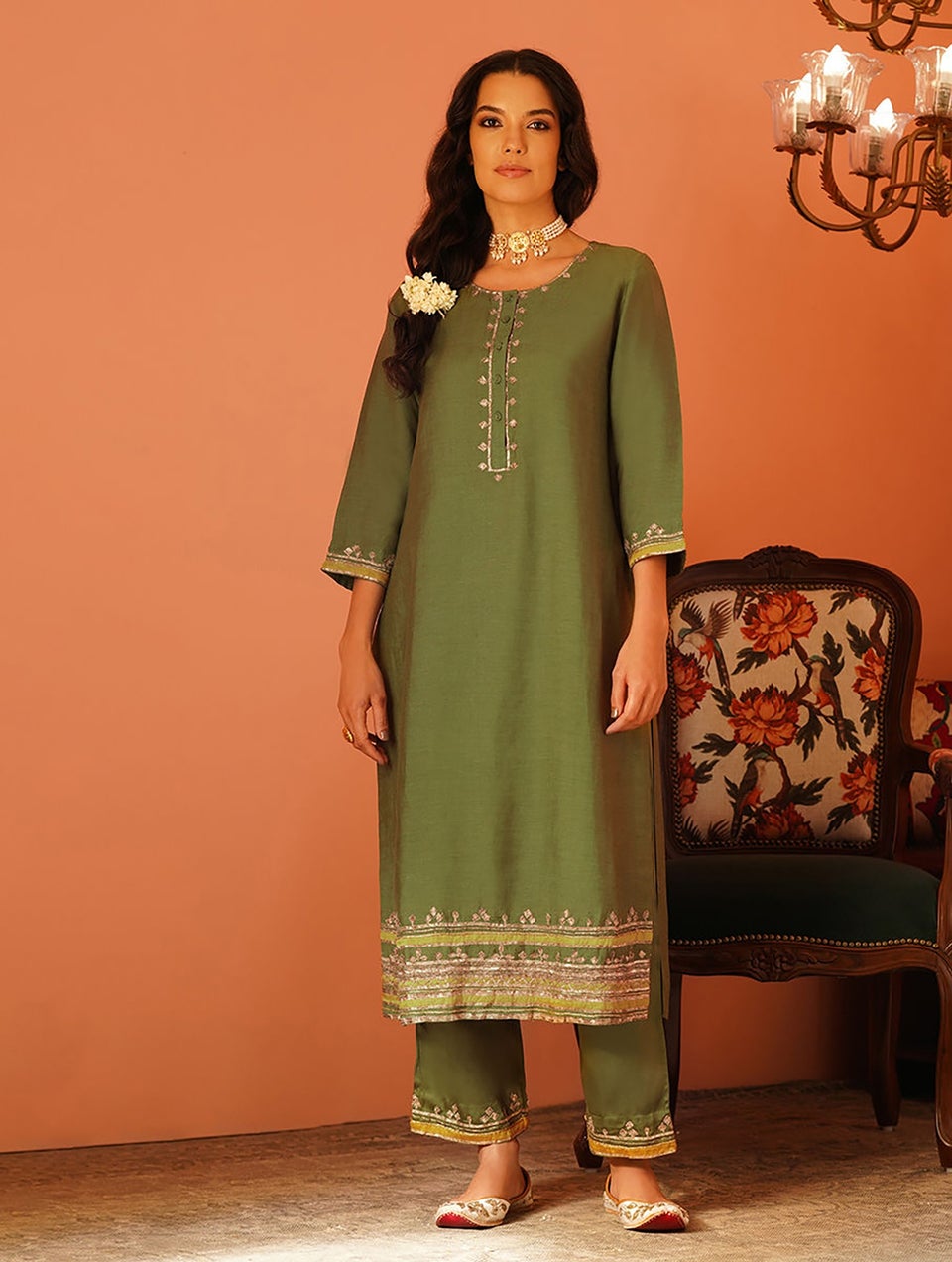 Women Green Viscose Linen Gota Patti Round Neck Straight Kurta With Pant - S