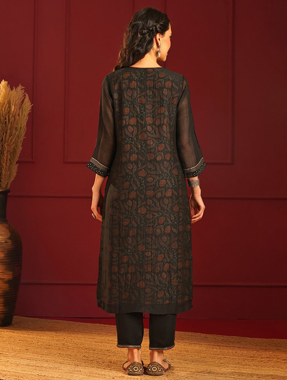 Women Black Cotton Silk Block Print Round Neck Straight Fit Kurta - S